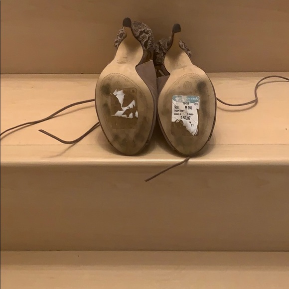 Heels - Picture 3 of 4